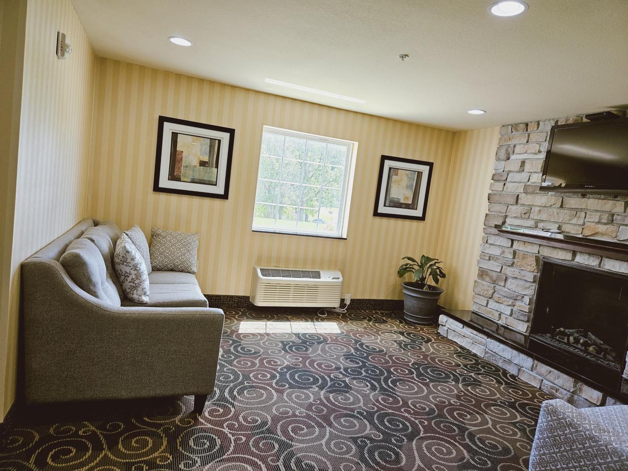 Cobblestone Inn & Suites - Bloomfield エクステリア 写真