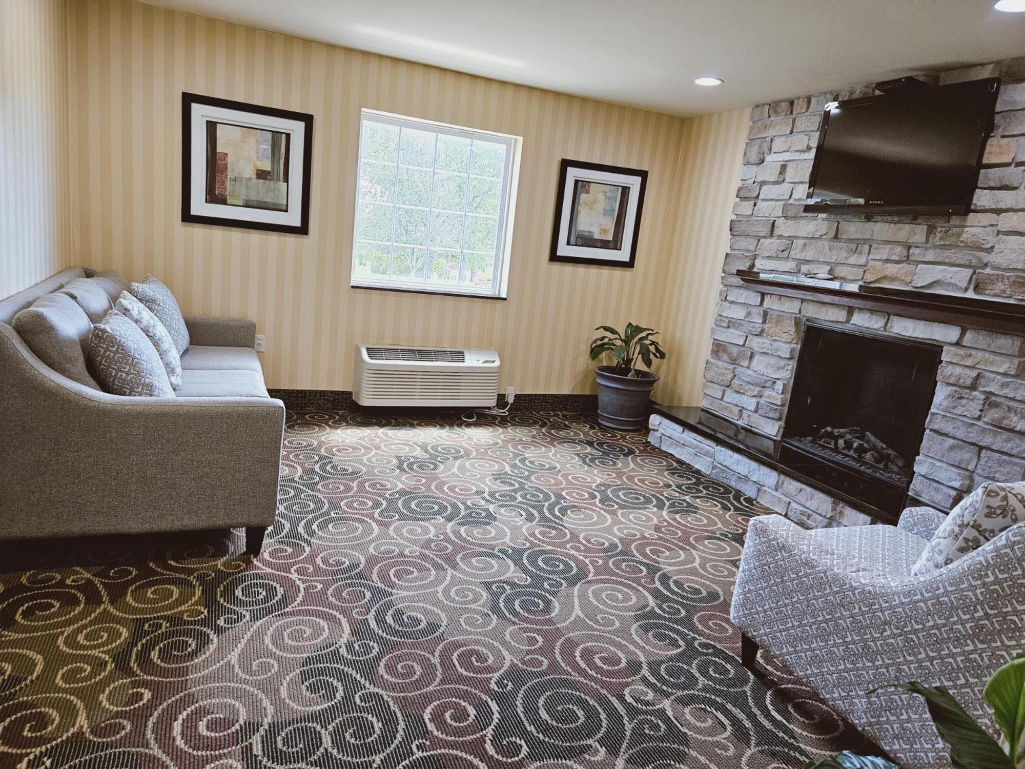 Cobblestone Inn & Suites - Bloomfield エクステリア 写真