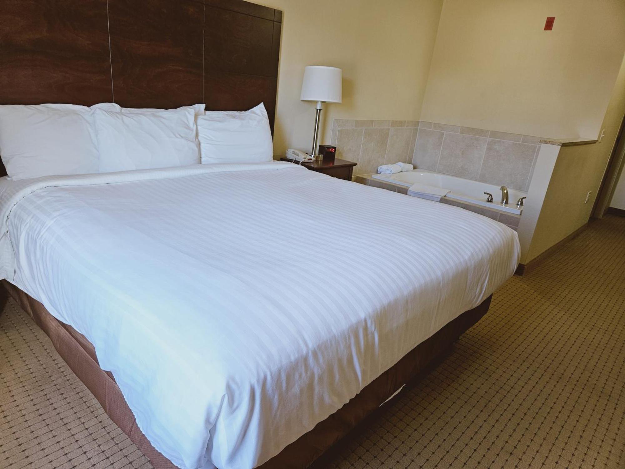 Cobblestone Inn & Suites - Bloomfield エクステリア 写真