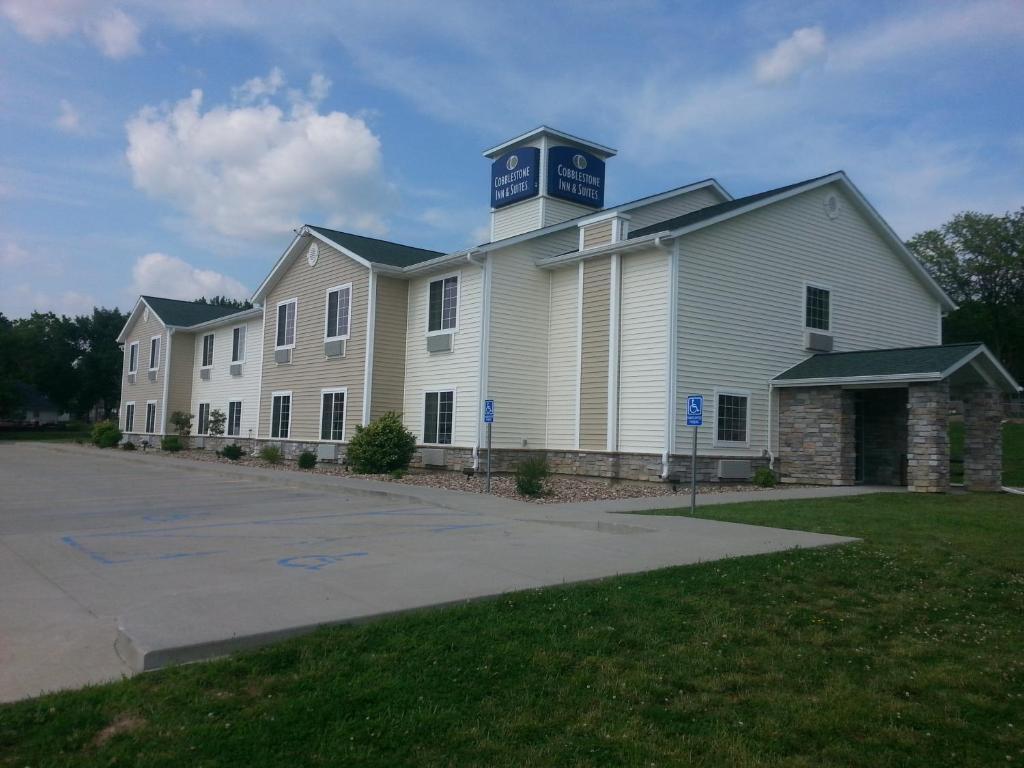 Cobblestone Inn & Suites - Bloomfield エクステリア 写真