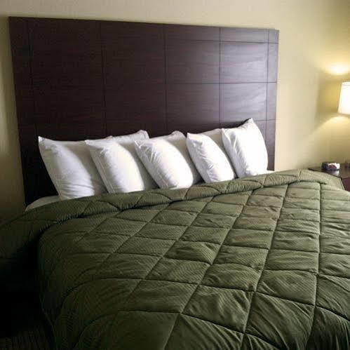 Cobblestone Inn & Suites - Bloomfield エクステリア 写真